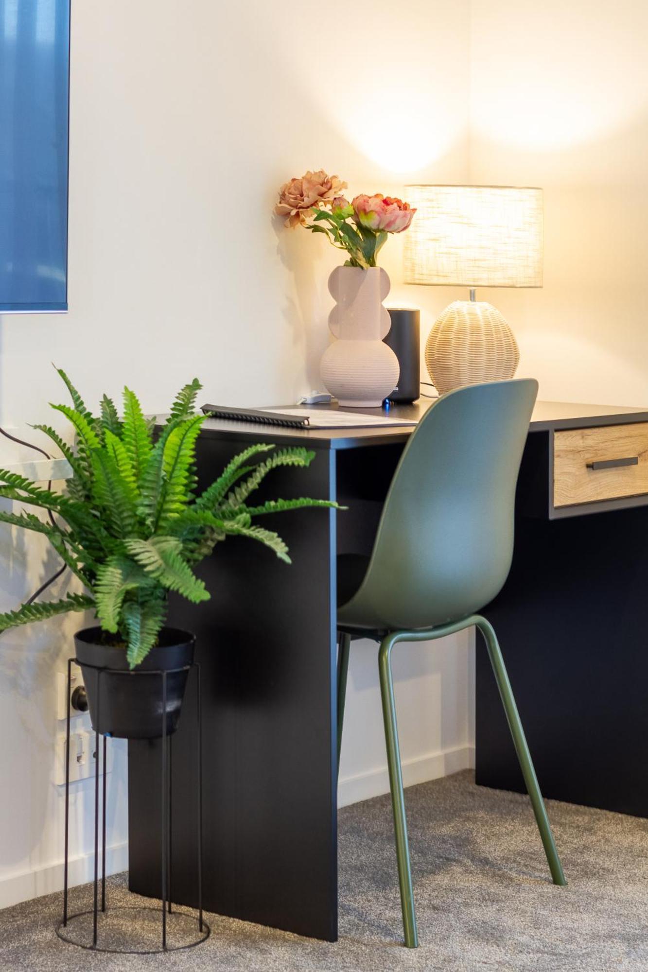Luxury Studio With Balcony - Close To Supermarket Christchurch Eksteriør bilde