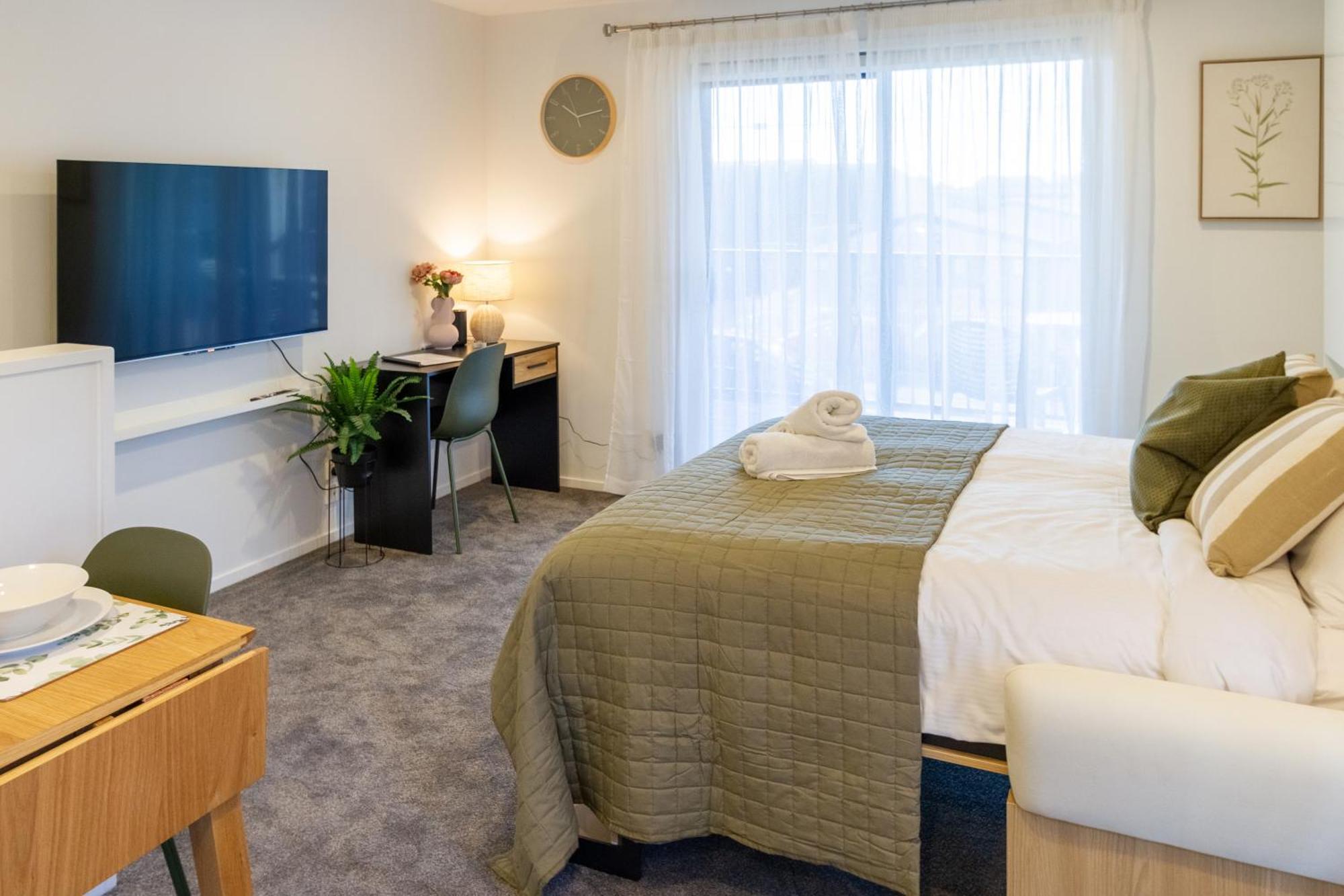 Luxury Studio With Balcony - Close To Supermarket Christchurch Eksteriør bilde